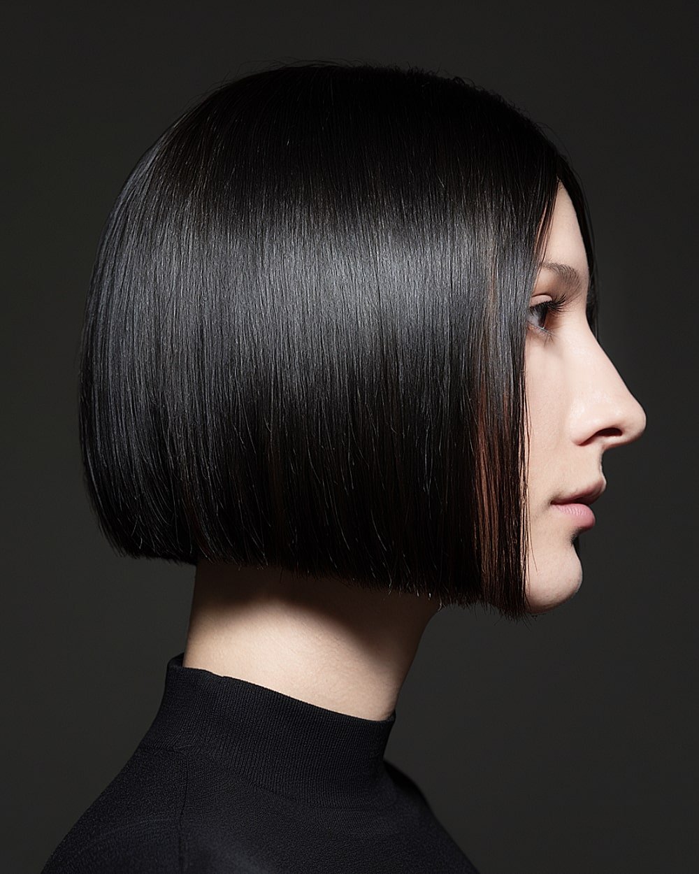 Ultra-Ärmer stumpfe Bob auf flachem Haar mit Spiegel-S-Finish und Präzisionsschnittenkanten