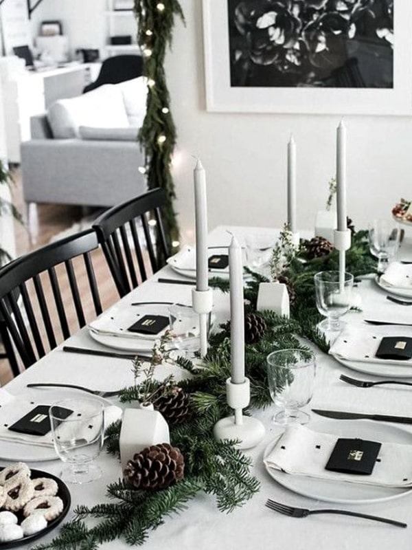 32 Feste Weihnachtstisch -Einstellungsideen, die die Feiertagsfreude bringen