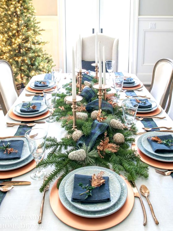 32 Feste Weihnachtstisch -Einstellungsideen, die die Feiertagsfreude bringen