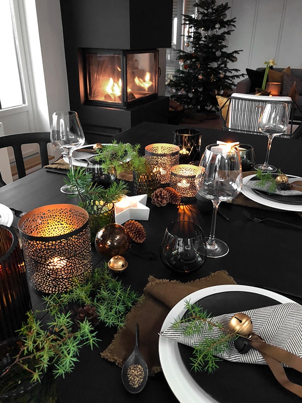 32 Feste Weihnachtstisch -Einstellungsideen, die die Feiertagsfreude bringen